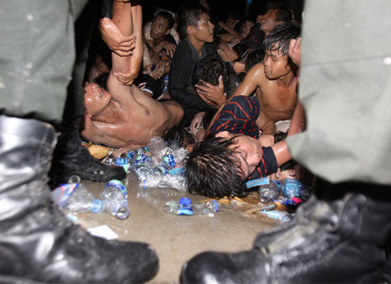 視頻：柬埔寨送水節(jié)發(fā)生嚴重踩踏事故345人遇難