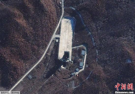 當(dāng)?shù)貢r間12月1日，朝鮮宇宙空間技術(shù)委員會發(fā)言人說，朝鮮將于本月10日至22日間發(fā)射衛(wèi)星。圖為國外媒體近日公布的俯瞰朝鮮衛(wèi)星發(fā)射場照片。