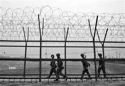 5日，韓國(guó)邊境城市坡州，韓國(guó)士兵在此巡邏，這里距離軍事分界線(xiàn)不遠(yuǎn)。