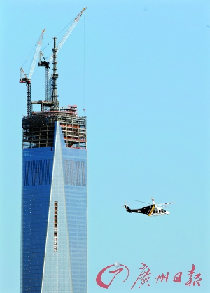 美警用直升機(jī)在空中巡邏。