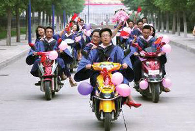 畢業(yè)了，結(jié)婚了(圖)