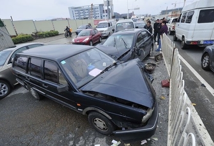 福州一公交司機(jī)突發(fā)腦梗車(chē)失控 連撞11車(chē)