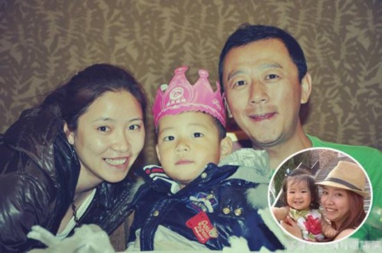 “爸爸”郭濤也帶著兒子火了一把，而小石頭哥哥也是憨厚可愛，在節(jié)目上無意中透露出家有親妹，但對此郭濤毫無遮掩，轉(zhuǎn)身就承認了自己還有個小女兒，太太李燃在家做全職太太，照顧兩個孩子，想必是無應(yīng)對“超生”的煩惱。