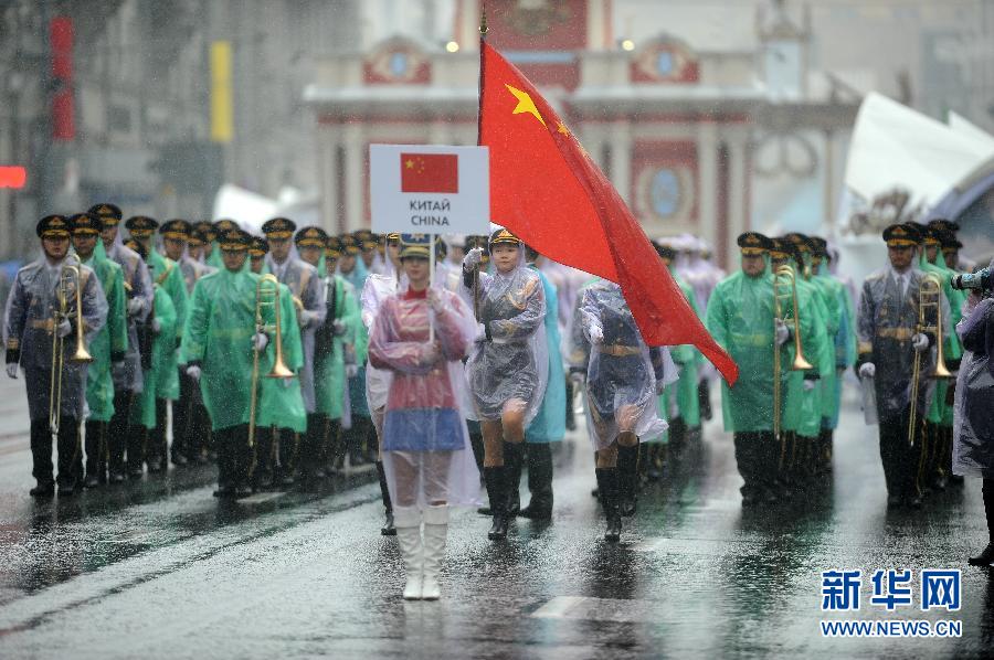 （XHDW）（1）中國(guó)人民解放軍軍樂團(tuán)與女子儀仗隊(duì)亮相莫斯科