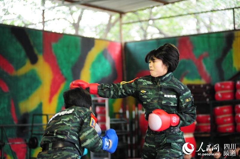 對抗賽，打出不一樣的風(fēng)采。（圖片由四川武警涼山支提供）